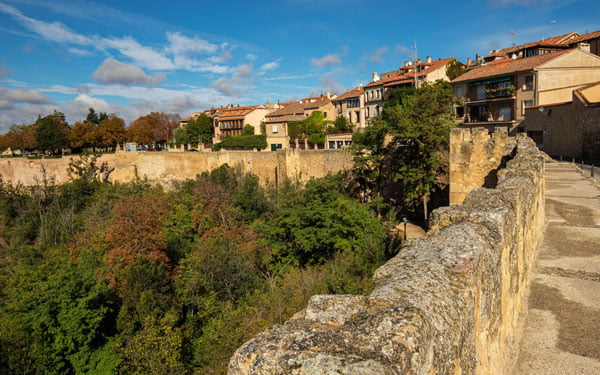 Paseo por las murallas de Segovia