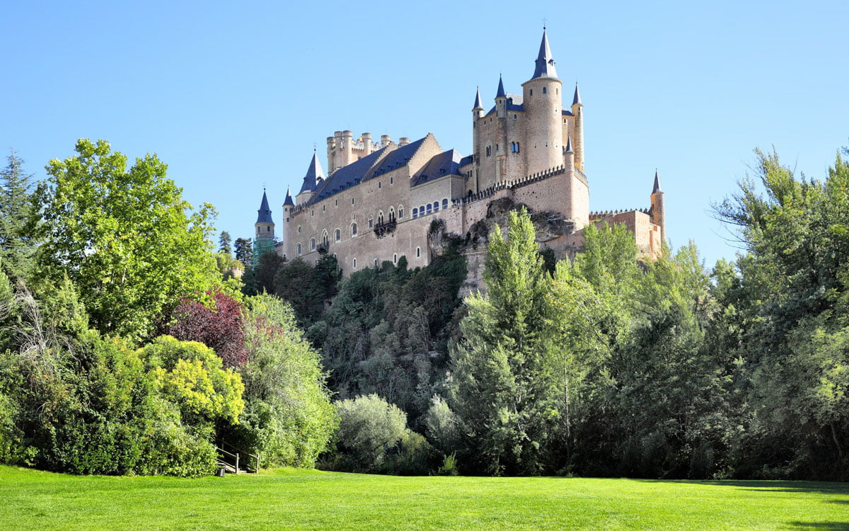 En cuanto tiempo se ve el Alcazar de Segovia