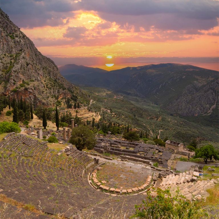 Cuánto tiempo se tarda en visitar Delfos desde Atenas
